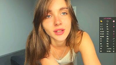 MoriahSpinello live cam on Cam4