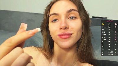 MoriahSpinello live cam on Cam4