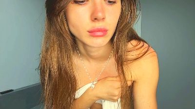 MoriahSpinello live cam on Cam4