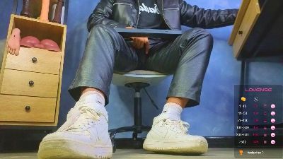 MrTom_ live cam on Cam4