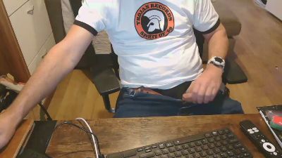 Mr_Average_UK live cam on Cam4