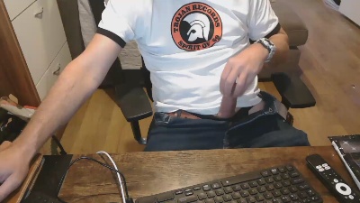 Mr_Average_UK live cam on Cam4