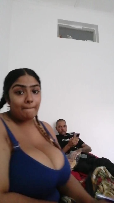 Mrloverz786 live cam on Cam4