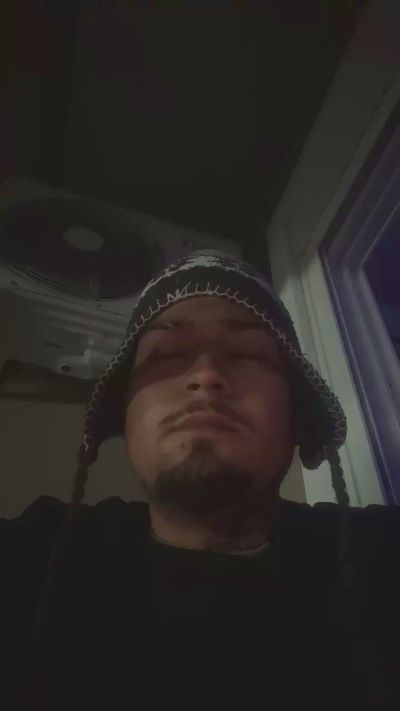 Mrmalvadin live cam on Cam4