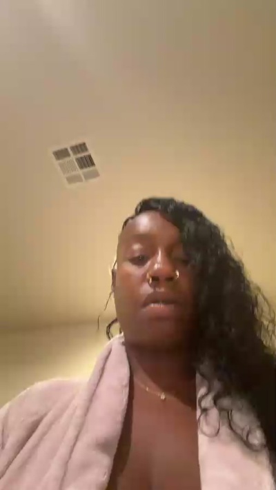 MsPretty3232 live cam on Cam4
