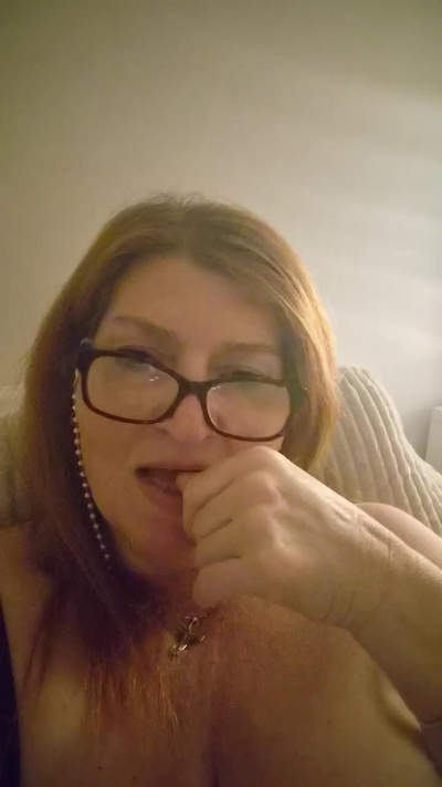 Mswhiskers live cam on Cam4