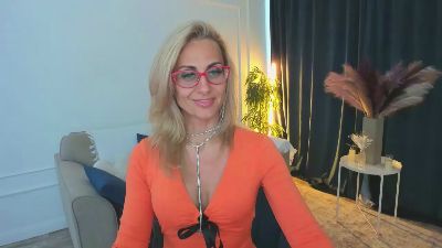 MuseOfStage live cam on Cam4