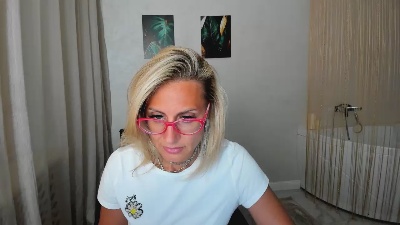 MuseOfStage live cam on Cam4