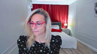 MuseOfStage live cam on Cam4