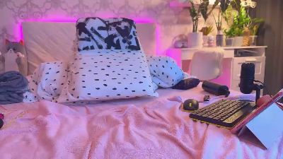 MyNaomi live cam on Cam4
