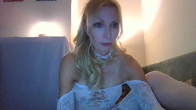 MysteryGirl01 live cam on Cam4