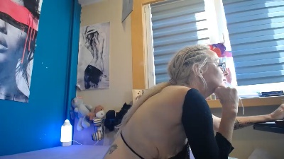 NADINNNEA live cam on Cam4