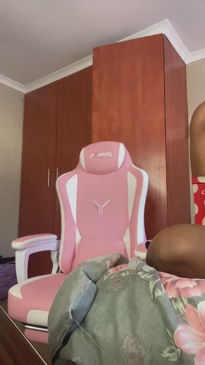 NAOMIBESTER live cam on Cam4