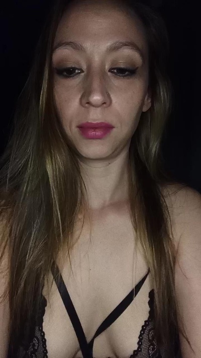 Profile and Statistics for NICKYONE90 on Cam4