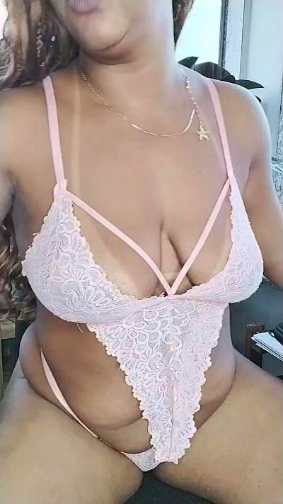 NIKA_EBONY live cam on Cam4