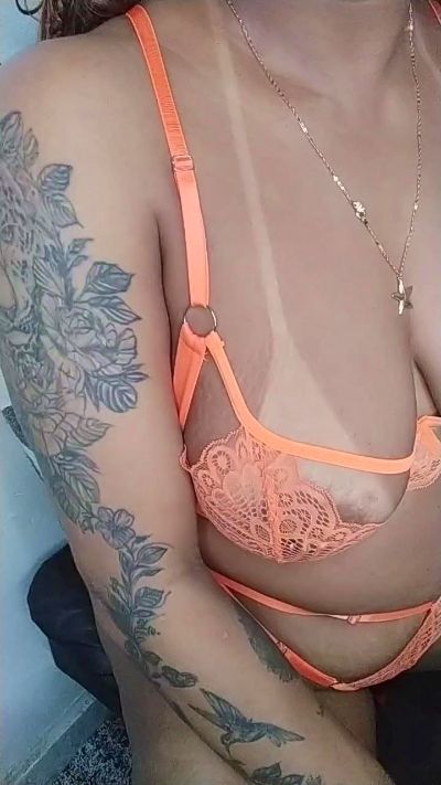 NIKA_EBONY live cam on Cam4