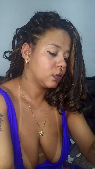 NIKA_EBONY live cam on Cam4