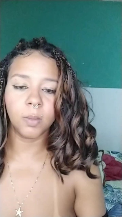 NIKA_EBONY live cam on Cam4