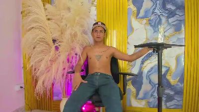NIO_KLOUDS live cam on Cam4