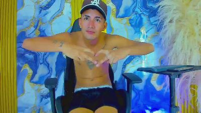 NIO_KLOUDS live cam on Cam4