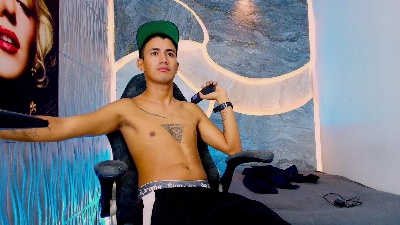 NIO_KLOUDS live cam on Cam4