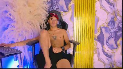 NIO_KLOUDS live cam on Cam4