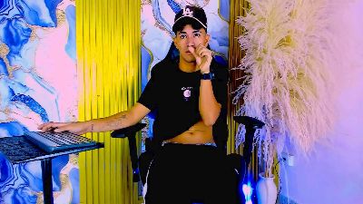 NIO_KLOUDS live cam on Cam4