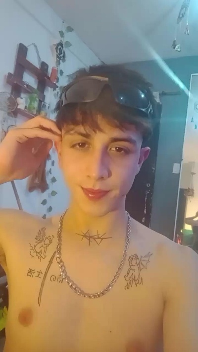 Naaue live cam on Cam4