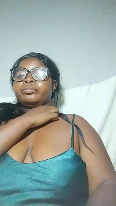 Nadiaflirt live cam on Cam4