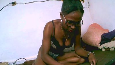 Nadyah live cam on Cam4
