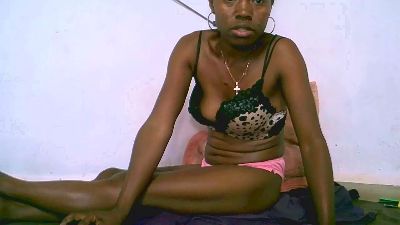 Nadyah live cam on Cam4