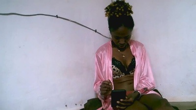 Nadyah live cam on Cam4