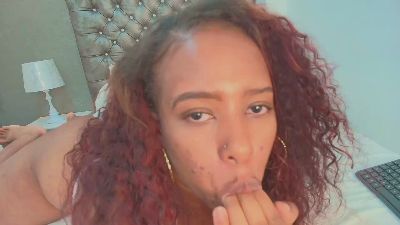NahiaSoleil live cam on Cam4