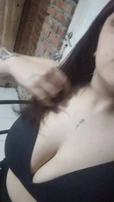 Nahiii live cam on Cam4