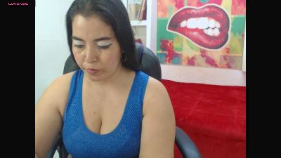 Nahomi_24_ live cam on Cam4