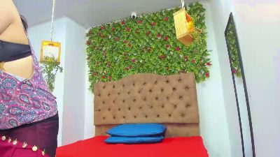 Nahomii0 live cam on Cam4