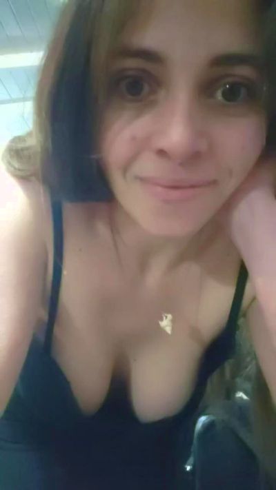 Naiara31 live cam on Cam4