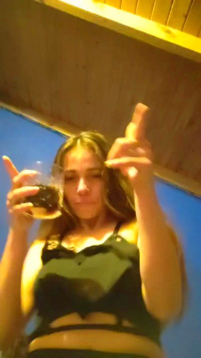 Naiara31 live cam on Cam4