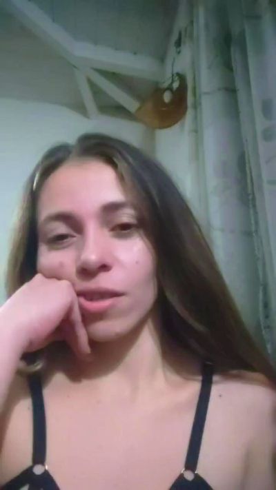Naiara31 live cam on Cam4