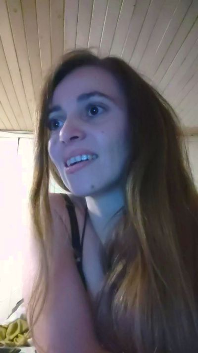 Naiara31 live cam on Cam4