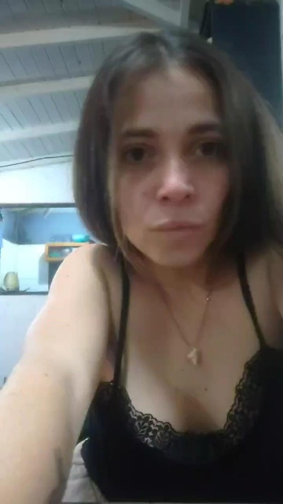 Naiara31 live cam on Cam4