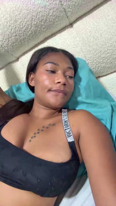 Nairobys live cam on Cam4