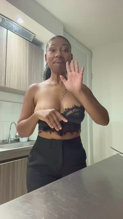 Nairobys live cam on Cam4