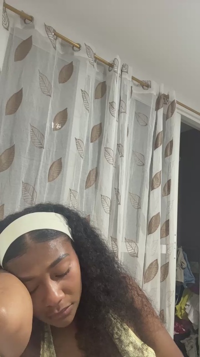 Nairobys live cam on Cam4