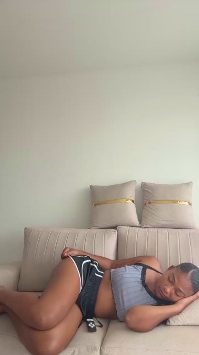 Nairobys live cam on Cam4