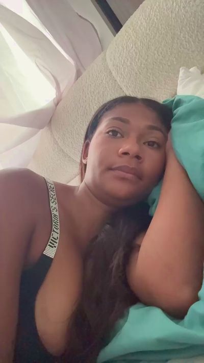Nairobys live cam on Cam4