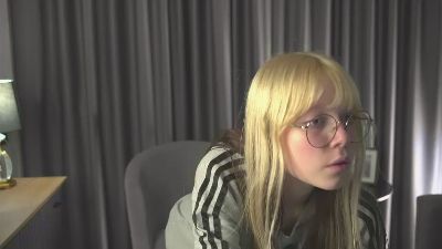 NanceyCrews live cam on Cam4