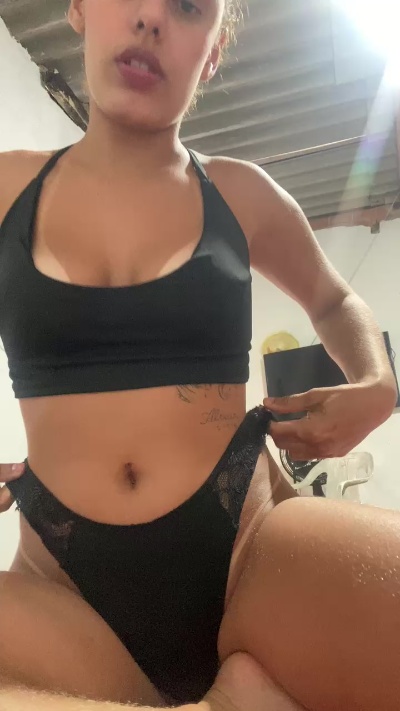 Nandaruivinha20 live cam on Cam4