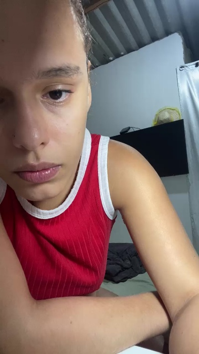 Nandaruivinha20 live cam on Cam4