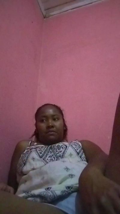 Nanou02 live cam on Cam4
